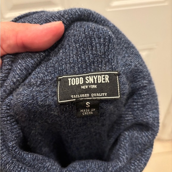 Todd Snyder Premium Cashmere  Turtleneck - Picture 4 of 5